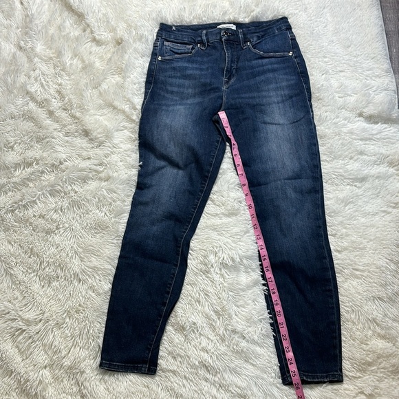 Good American Good Legs Crop - Picture 4 of 10